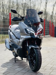 SYM Roller ADX 300 Euro 5+ Neufahrzeug in Farbe spacegrey mat
